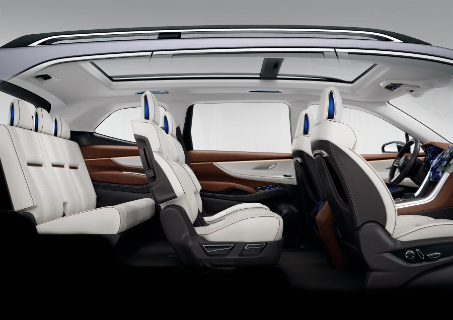 Интерьер Subaru Ascent SUV Concept 2017 года  (фото 2 из 9)
